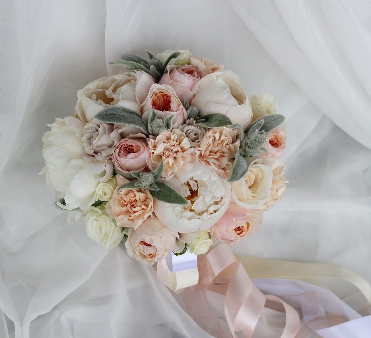 Букет невесты пионовидных роз