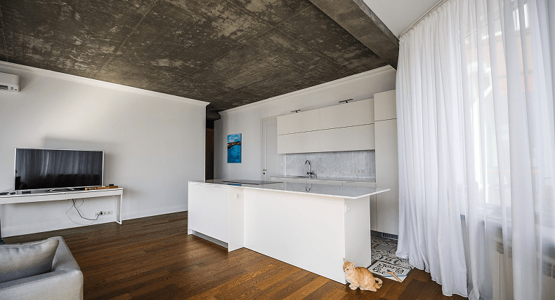 Минималистичный кухонный гарнитур с матовыми фасадами, встроенной техникой и островом