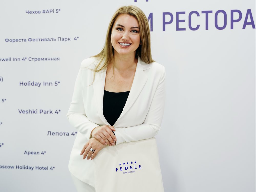 Стенд со списком отелей — клиентов Fedele