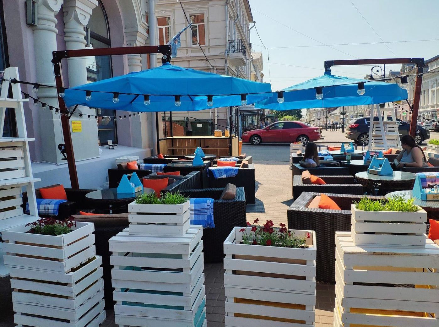 Современная терраса кафе