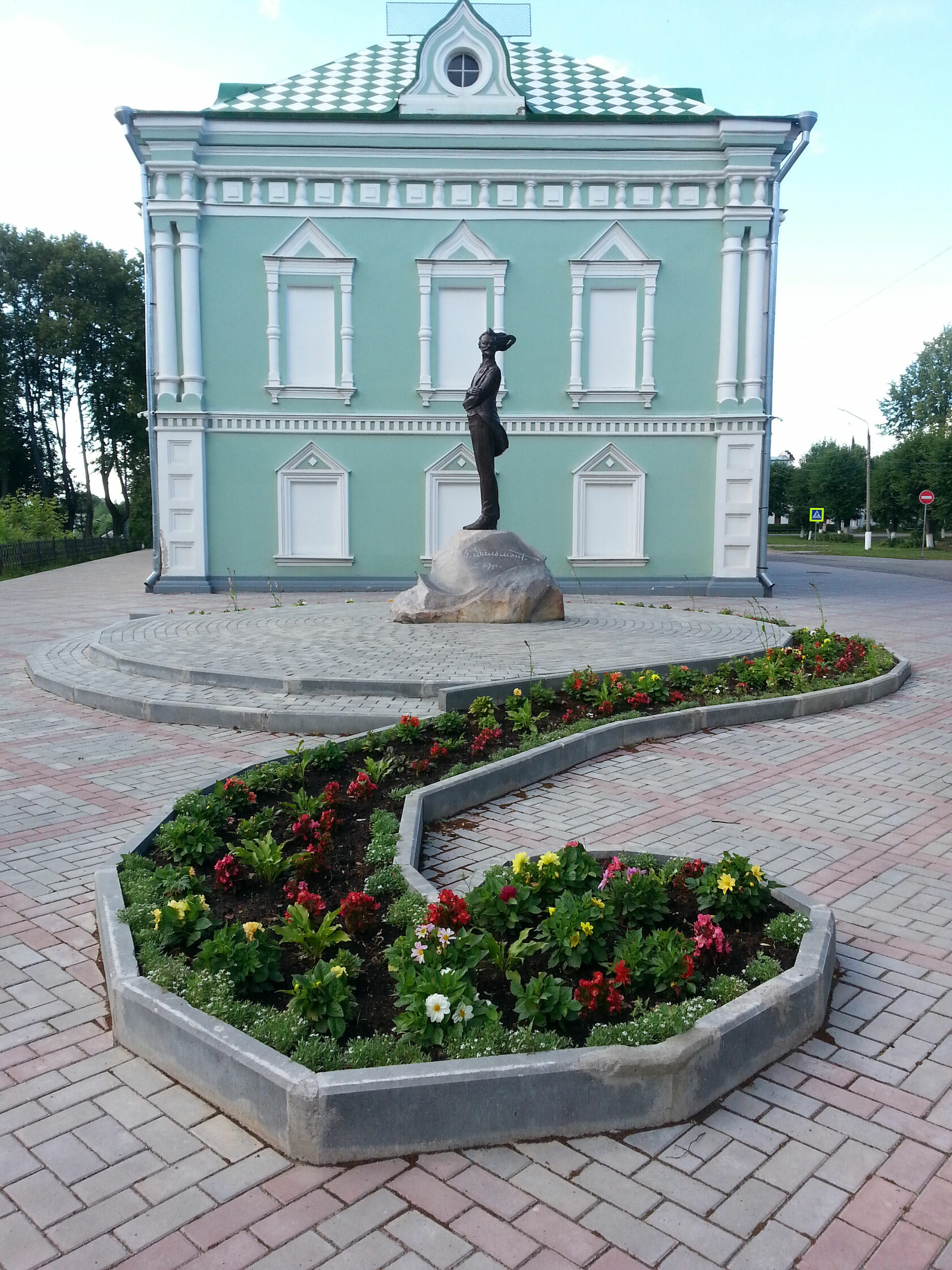 ПАЛЕХ И ШУЯ: ХУДОЖНИКИ, ВОЛШЕБНИКИ, КУПЦЫ