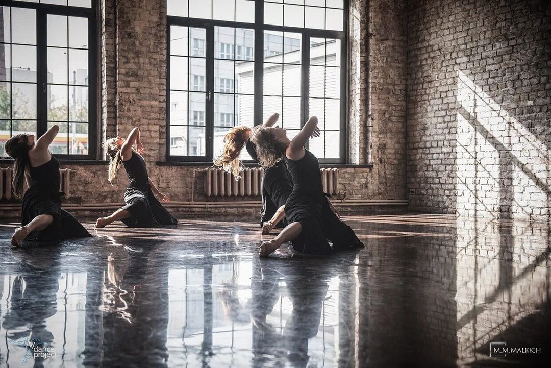 Танцы на работе. Ворк танец. Work dance. Танец ворк женский. Танцевальная аэробика с мартином митчеллом.