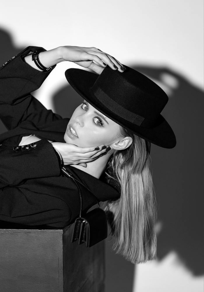 The story of blazer. Съемка проекта byRUNWAY. Фотограф: Елена Волкова, стиль и идея: Вероника Комарова, модель: Мария Кузина. www.byrunway.ru