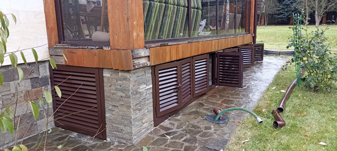 уличные жалюзийные дверцы в подвал