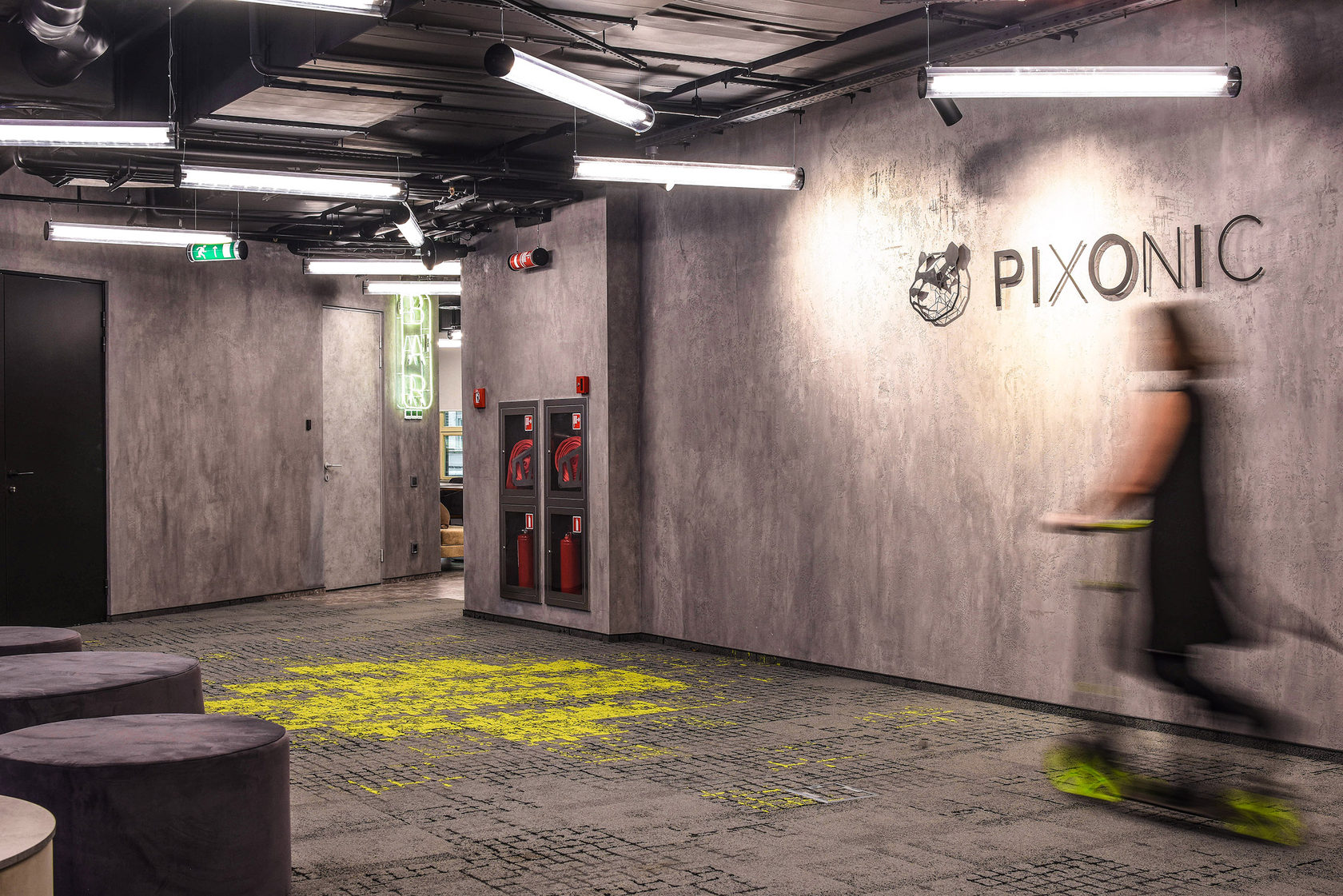 Pixonic support. Pixonic офис. Pixonic офис в Москве. Штаб квартира Pixonic. Логотип Pixonic.