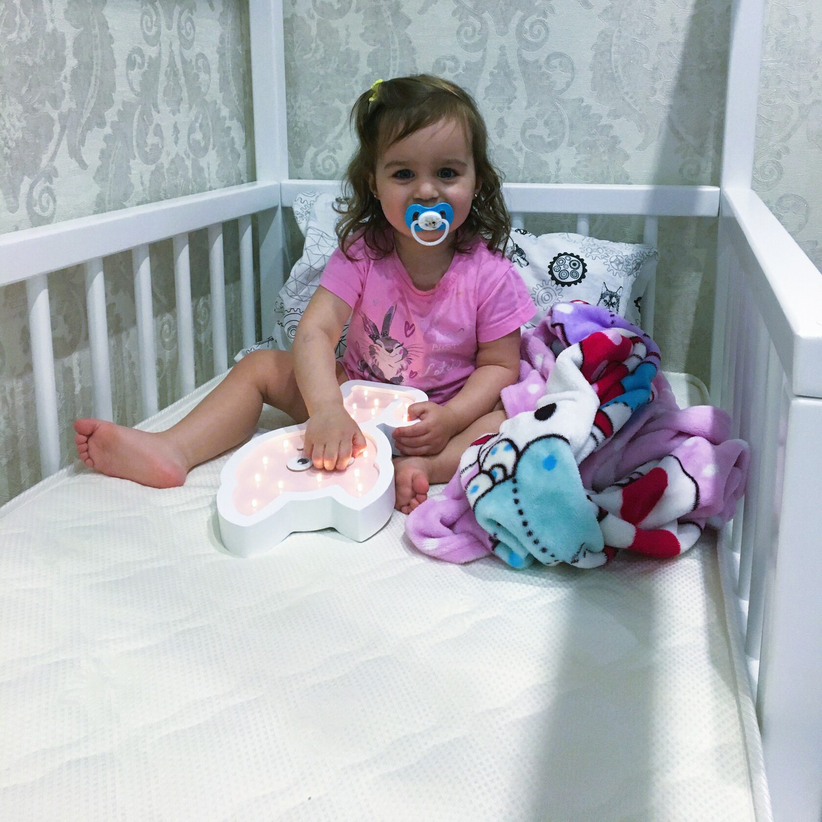 Детская кроватка для девочки с матрасиком