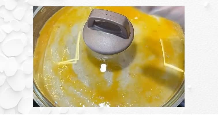 Приготовление омлета «4 сыра» с лавашом на сковороде: шаг 6