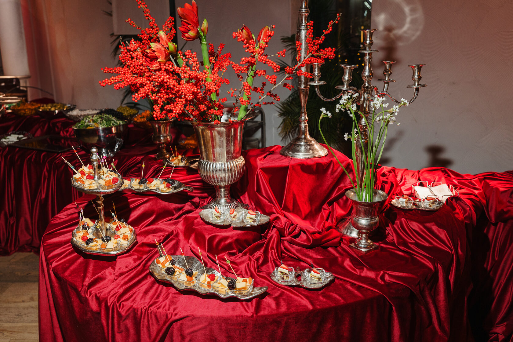 Корпоративный фуршет в Москве — профессиональная сервировка Smile Event Catering