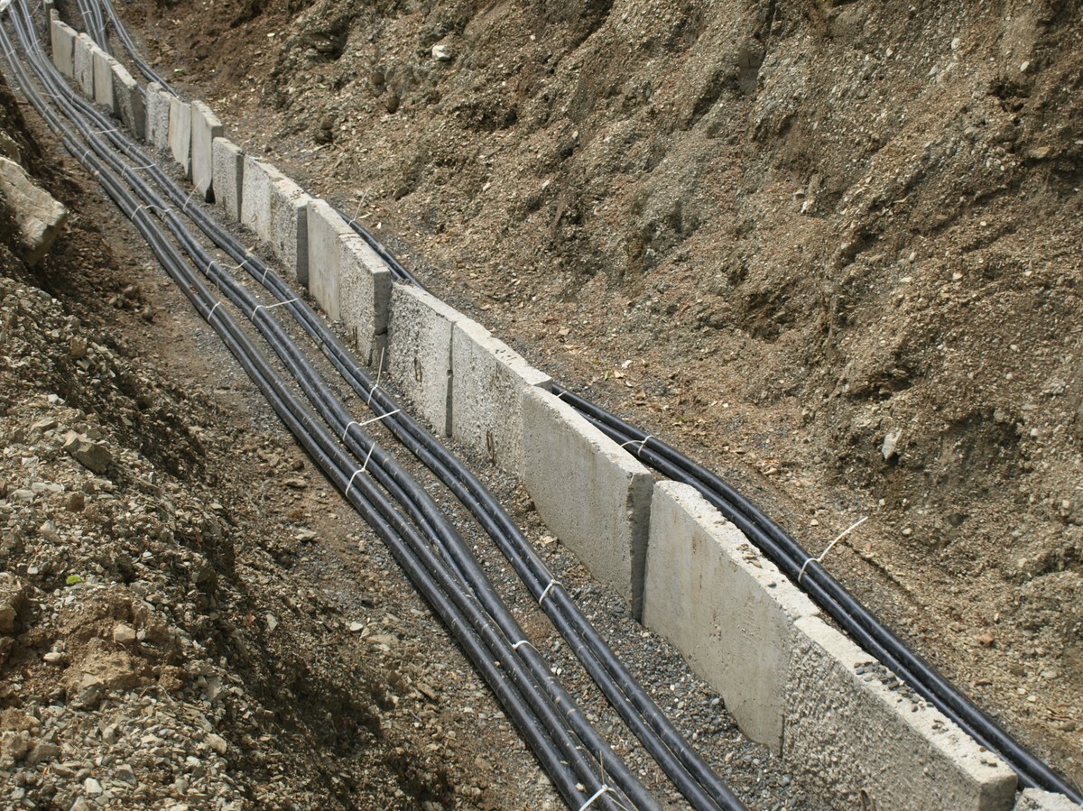 Прокладка кл 10 кв. Кл 0 rs. Кабельные линии 10 кв. Прокладка кл 110 кв в земле. Кабель лоток лестничного типа для кабелей 10 кв.