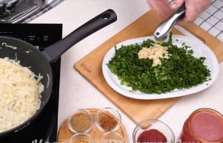 Приготовление харчо из говядины по-грузински с рисом: шаг 6