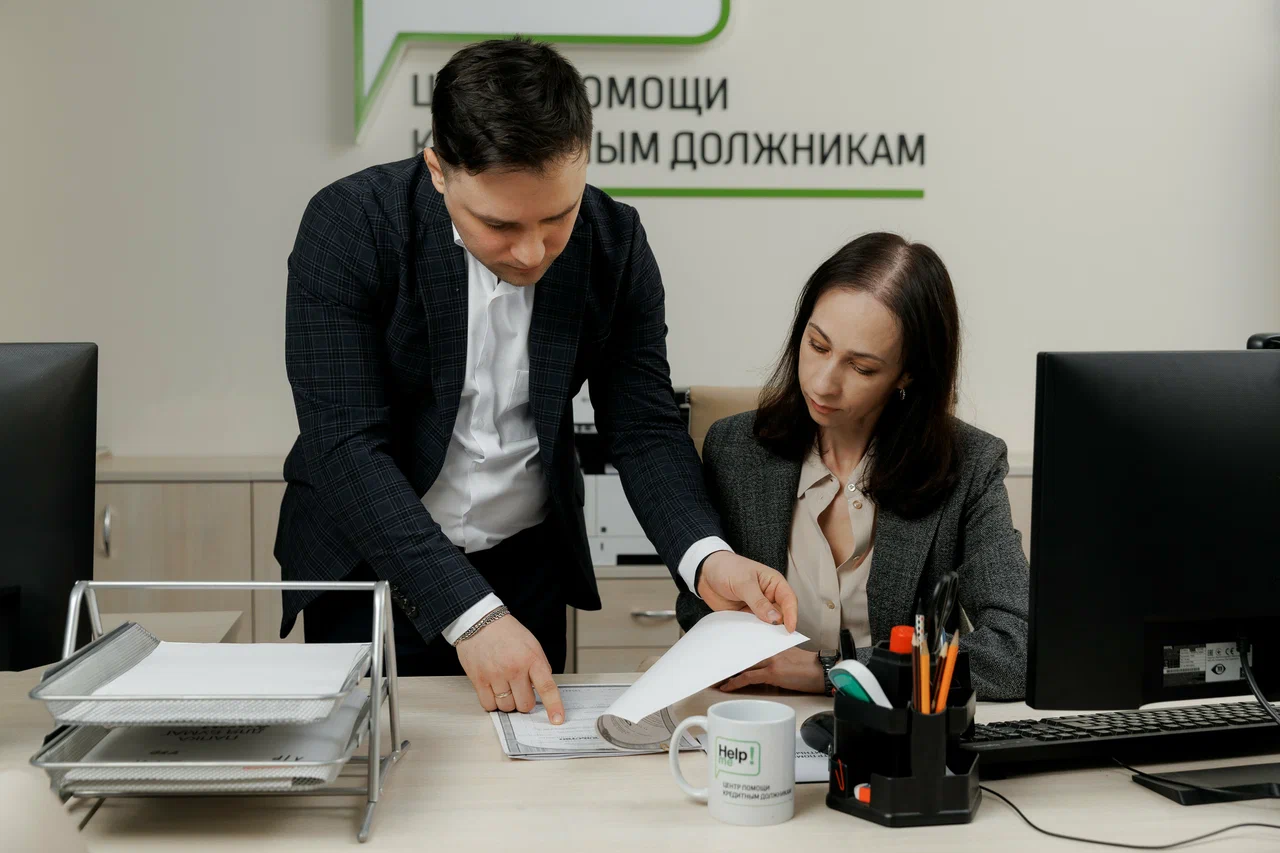 Юристы Help Me в офисе