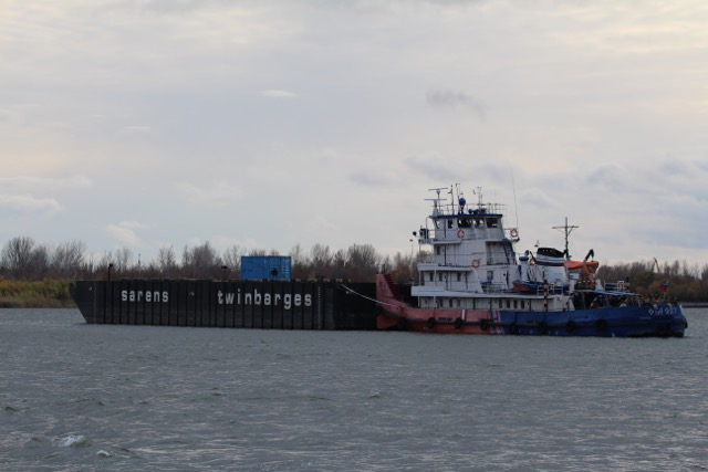 Буксировка барж "Том" и "Вим" Голландия - Астрахань