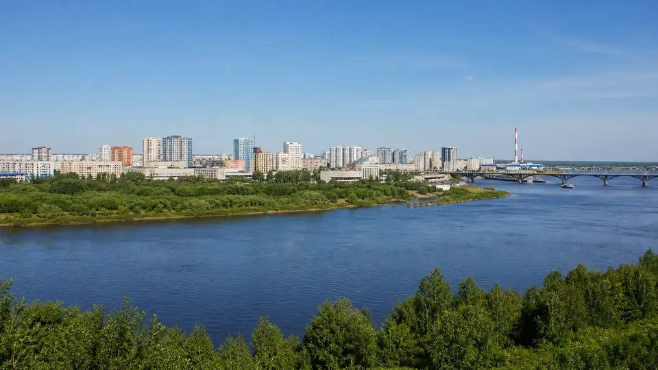 Панорама Сургута и реки Обь