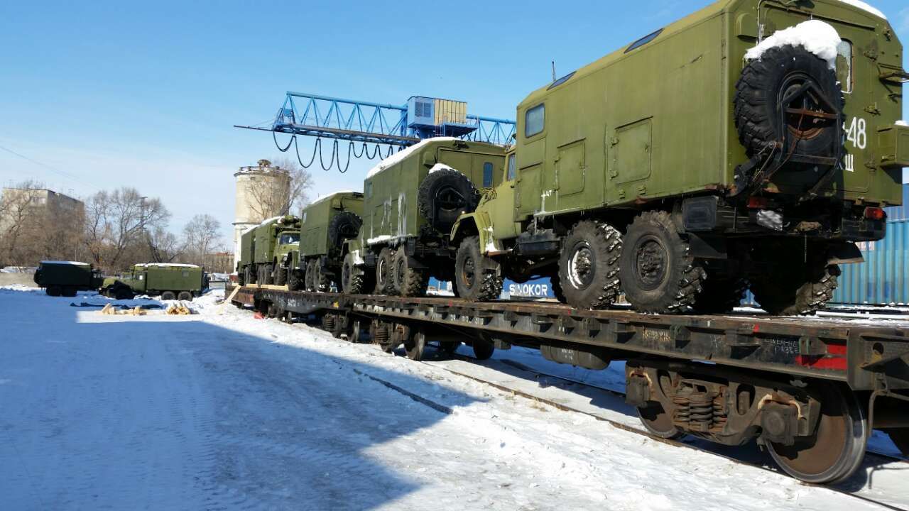 жд перевозка военной техники на платформах