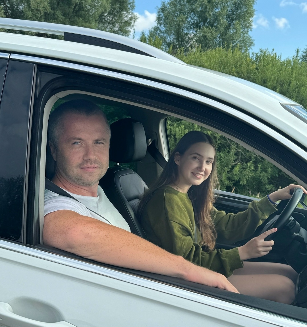 Ученик за рулём учебного автомобиля — автошкола Учебный центр Йошкар-Ола