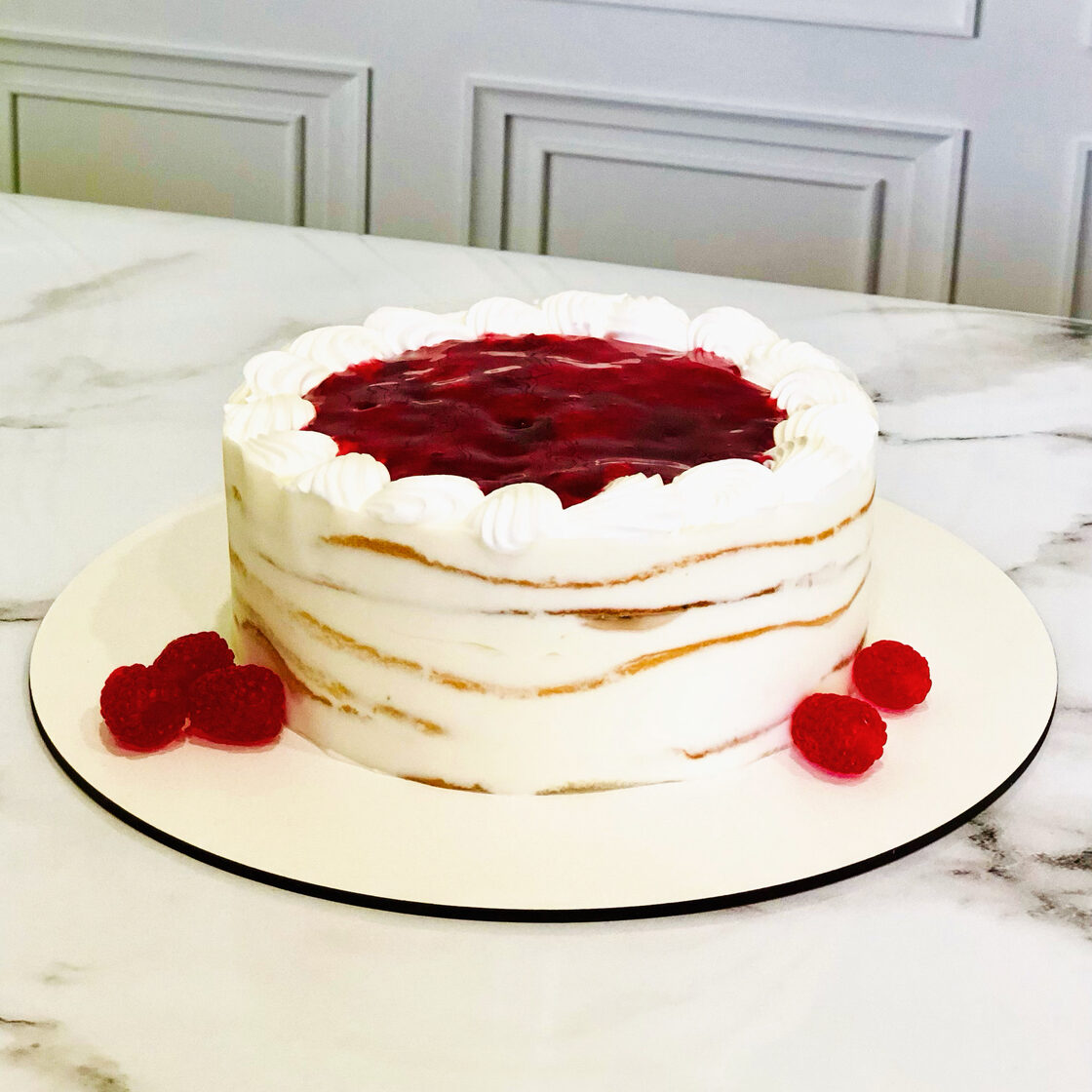 Сметанный торт-желе с клубничным конфитюром