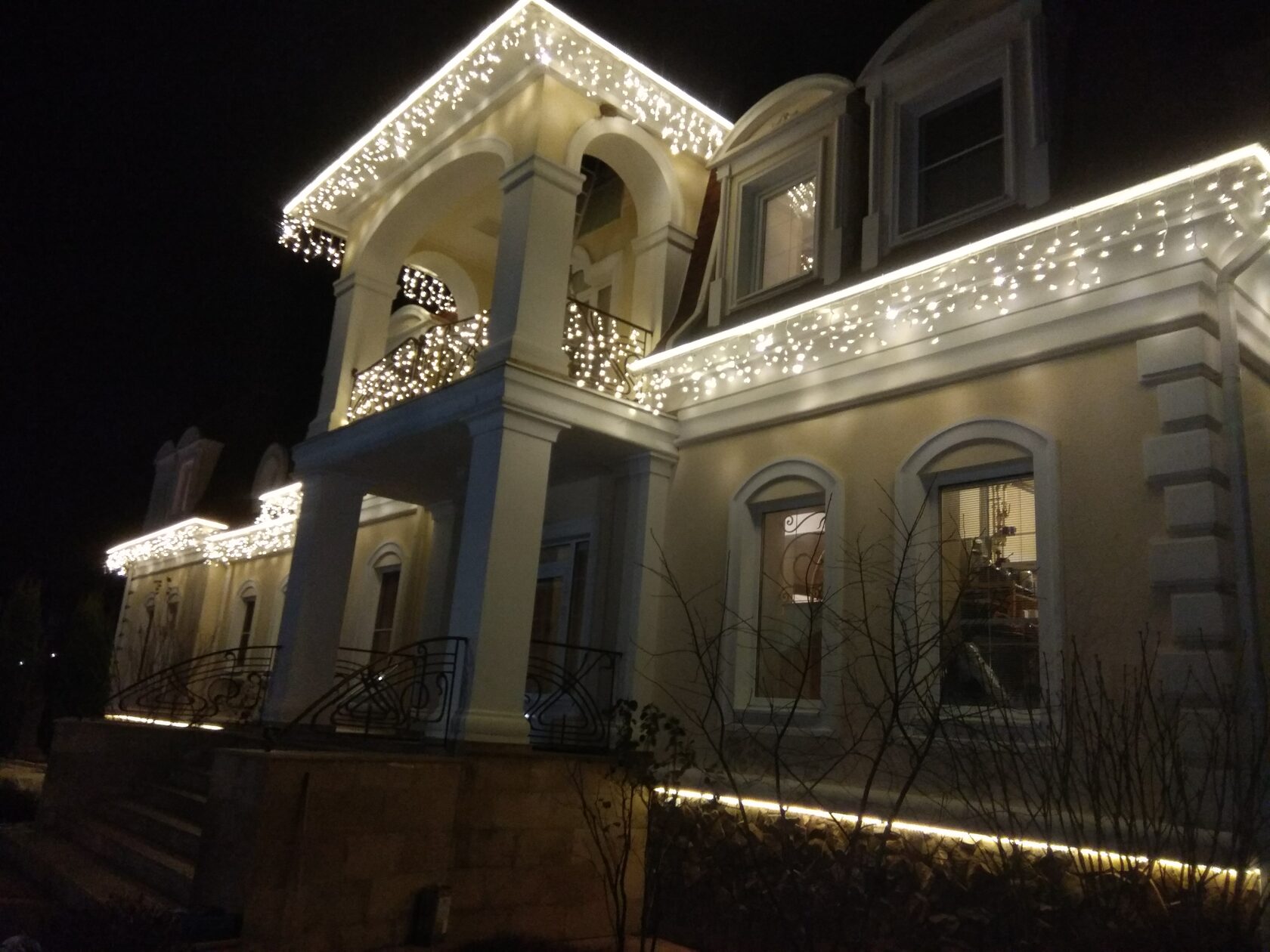 Новогодняя подсветка загородного дома КП Глаголево - парк