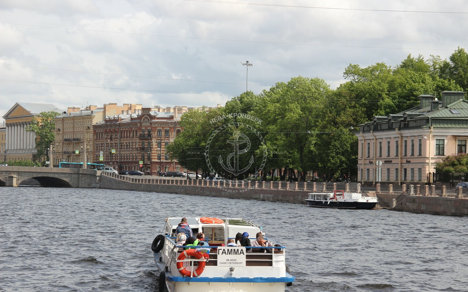 Аренда прогулочного теплохода Гамма