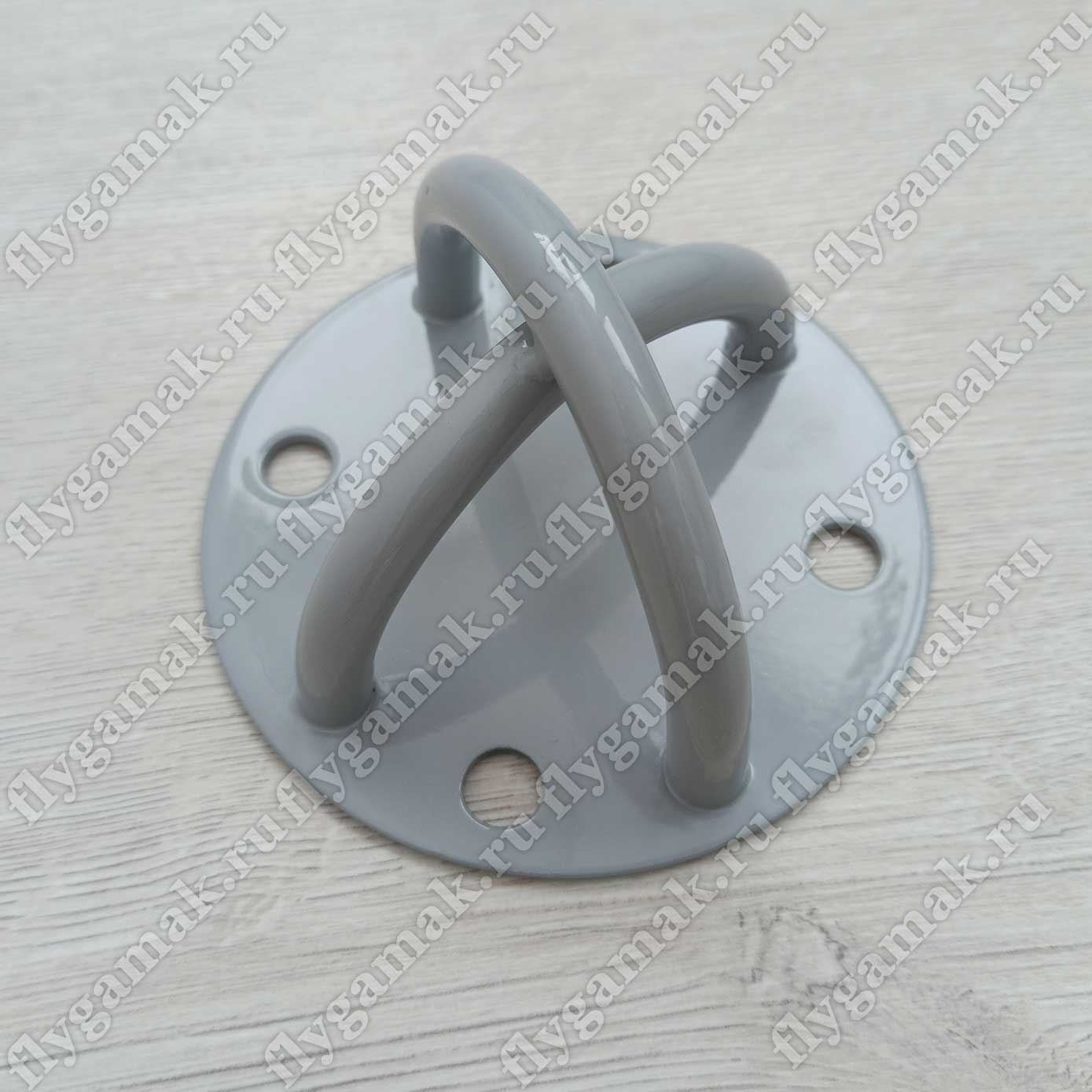 Потолочный кронштейн для крепления гамака для йоги.