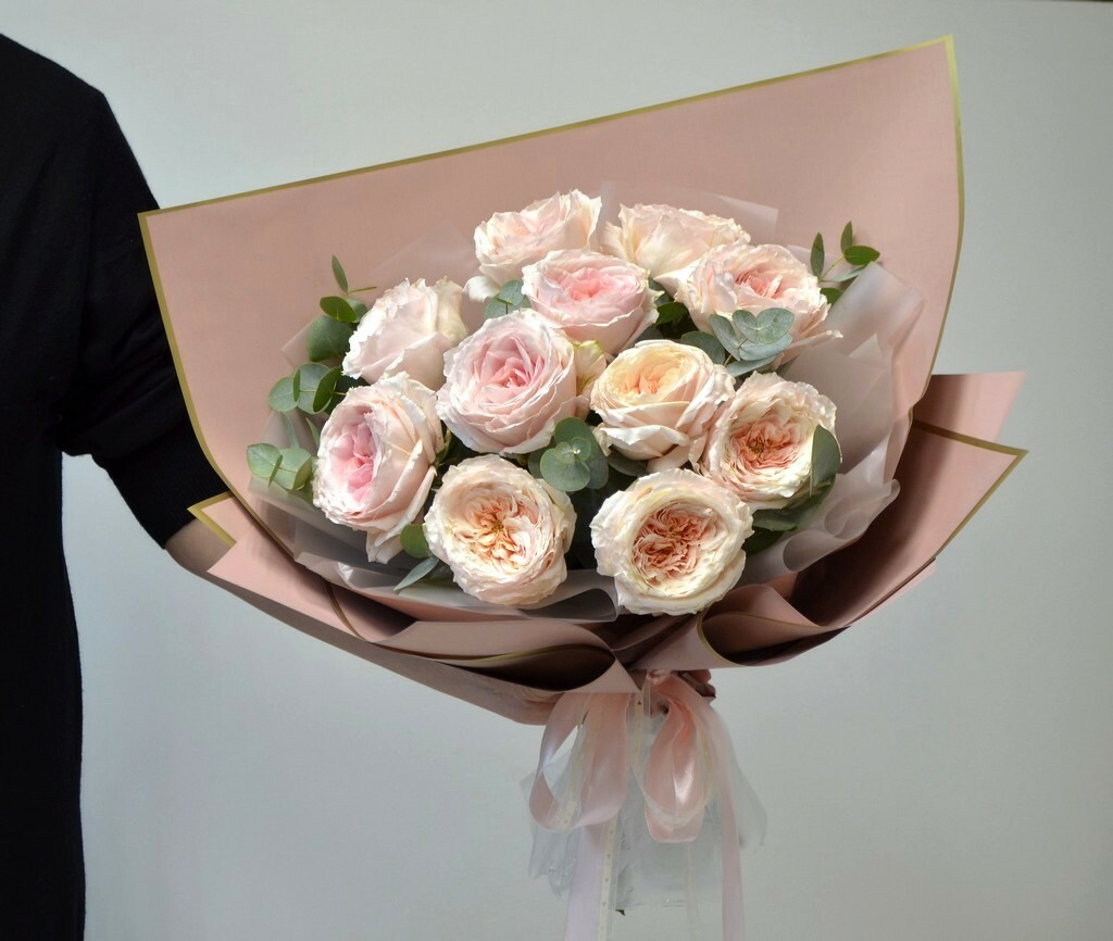 фото букета из пионовидных роз