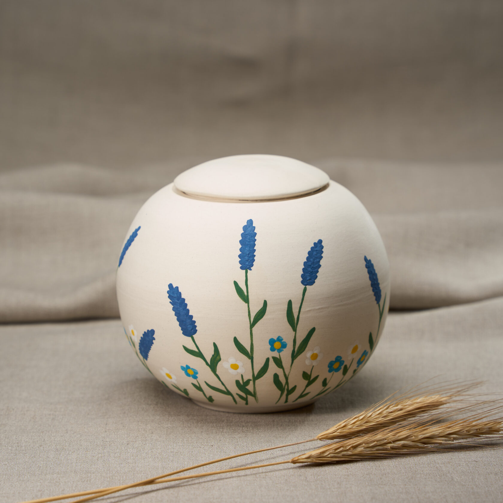 керамическая урна для праха собаки ручной работы