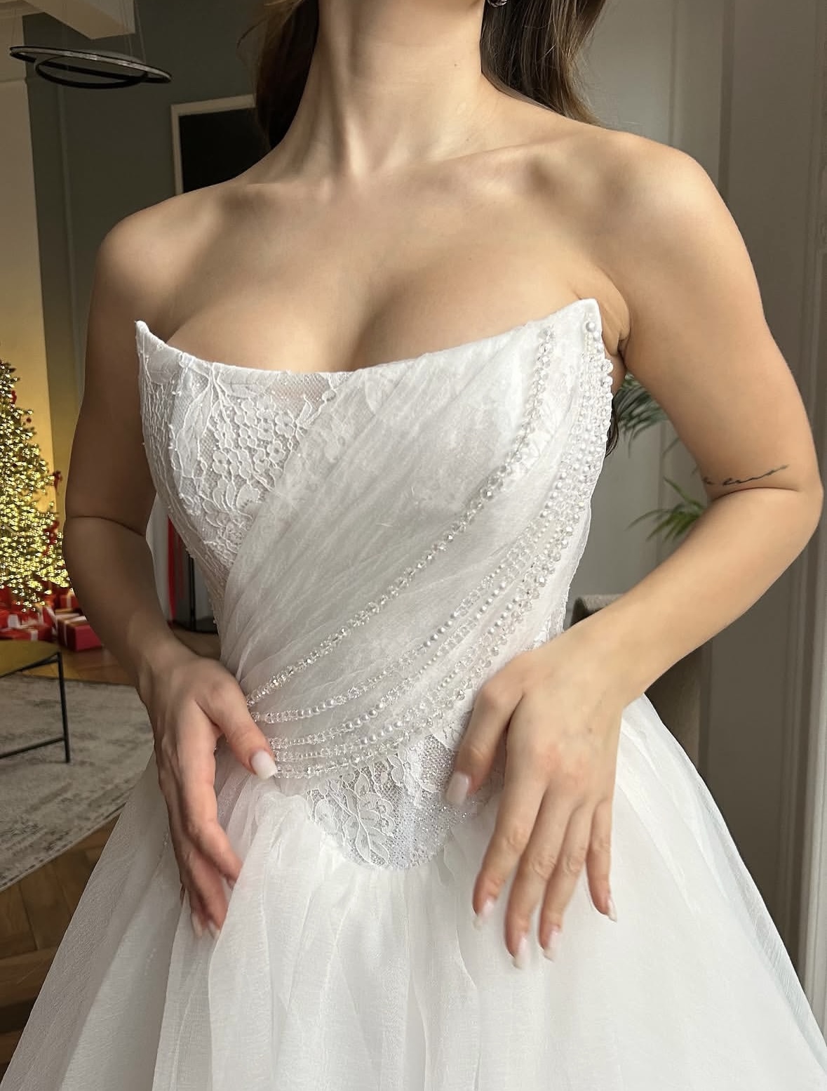 Свадебное платье с кружевным блестящим корсетом Батайск прокат