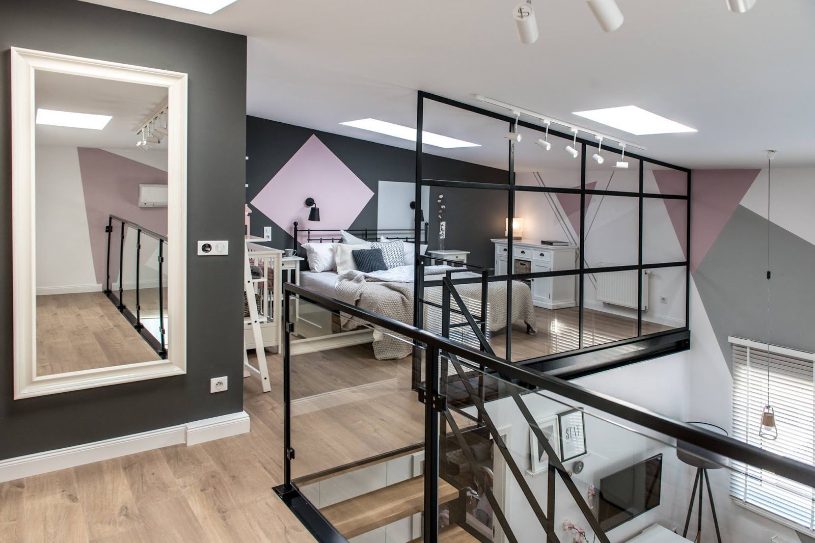 Антресольный этаж в квартире: устанавливаем грамотно