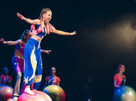 фото нанесения макияжа на лицо девушки 