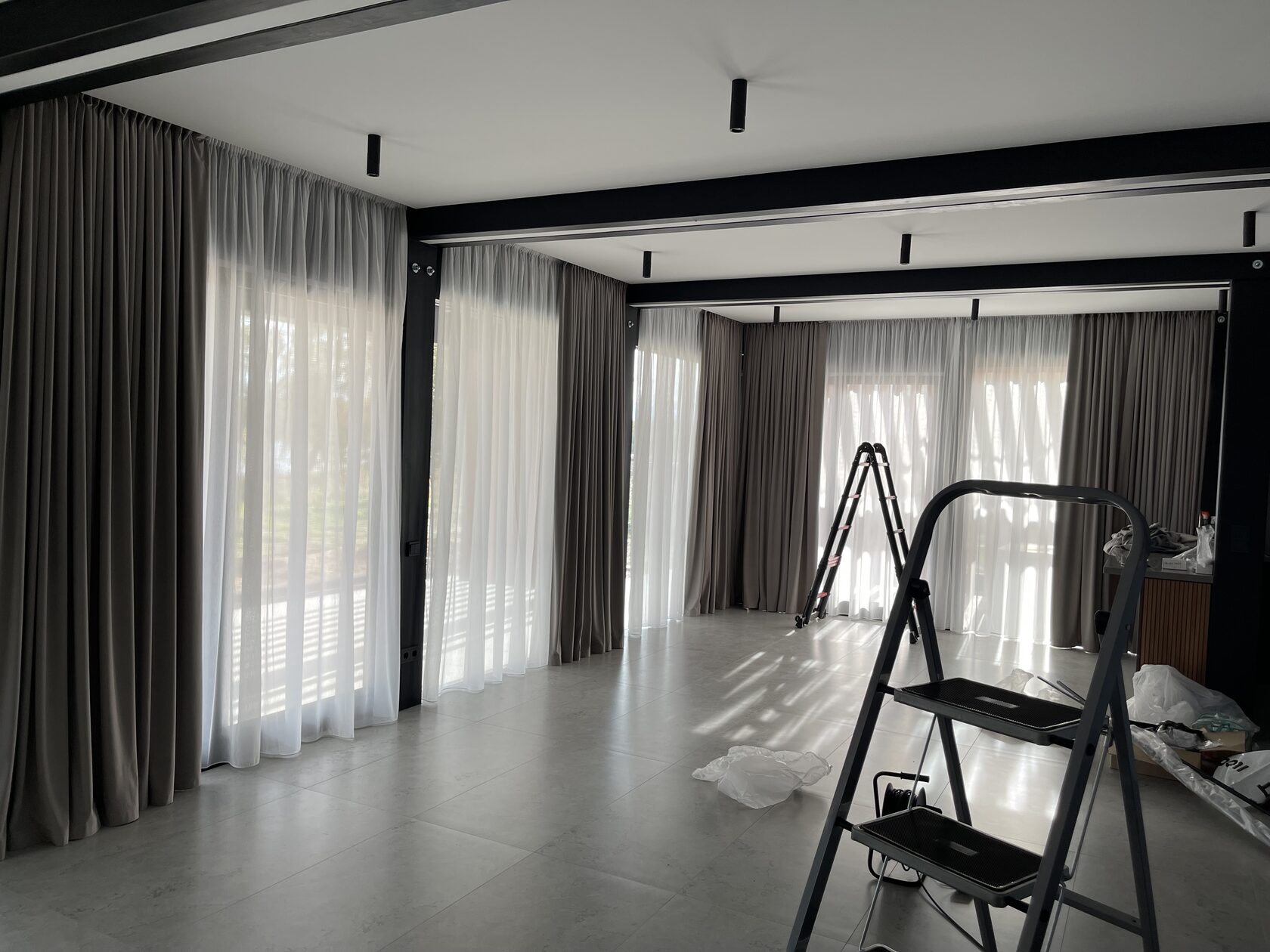 Профессиональная установка штор