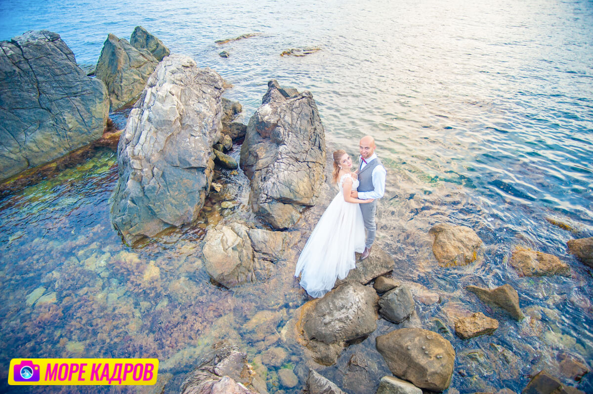 свадебная фотосессия на берегу моря в Судаке