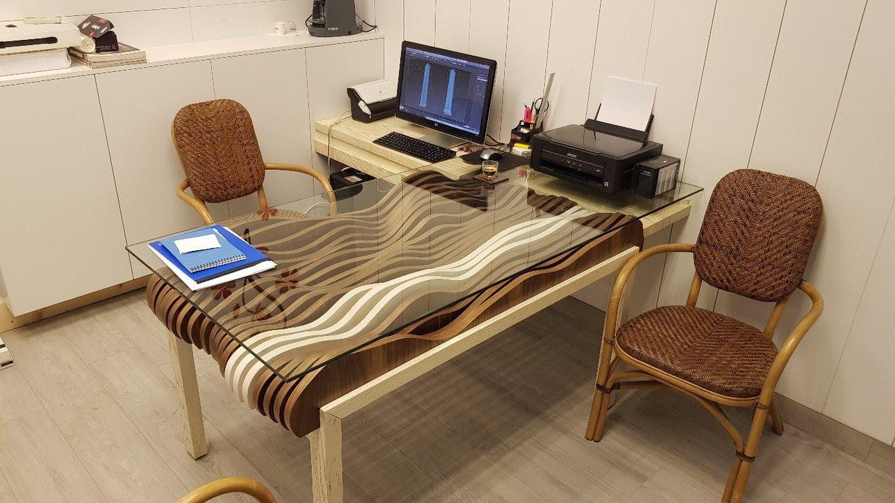 Параметрический стол для офиса