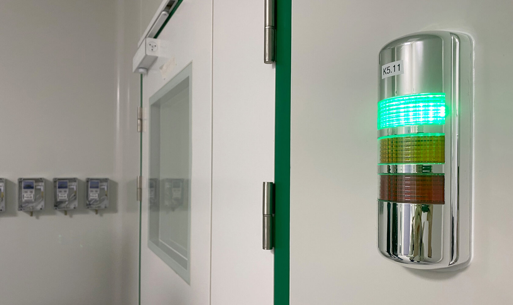 Световая колонна в чистом помещении