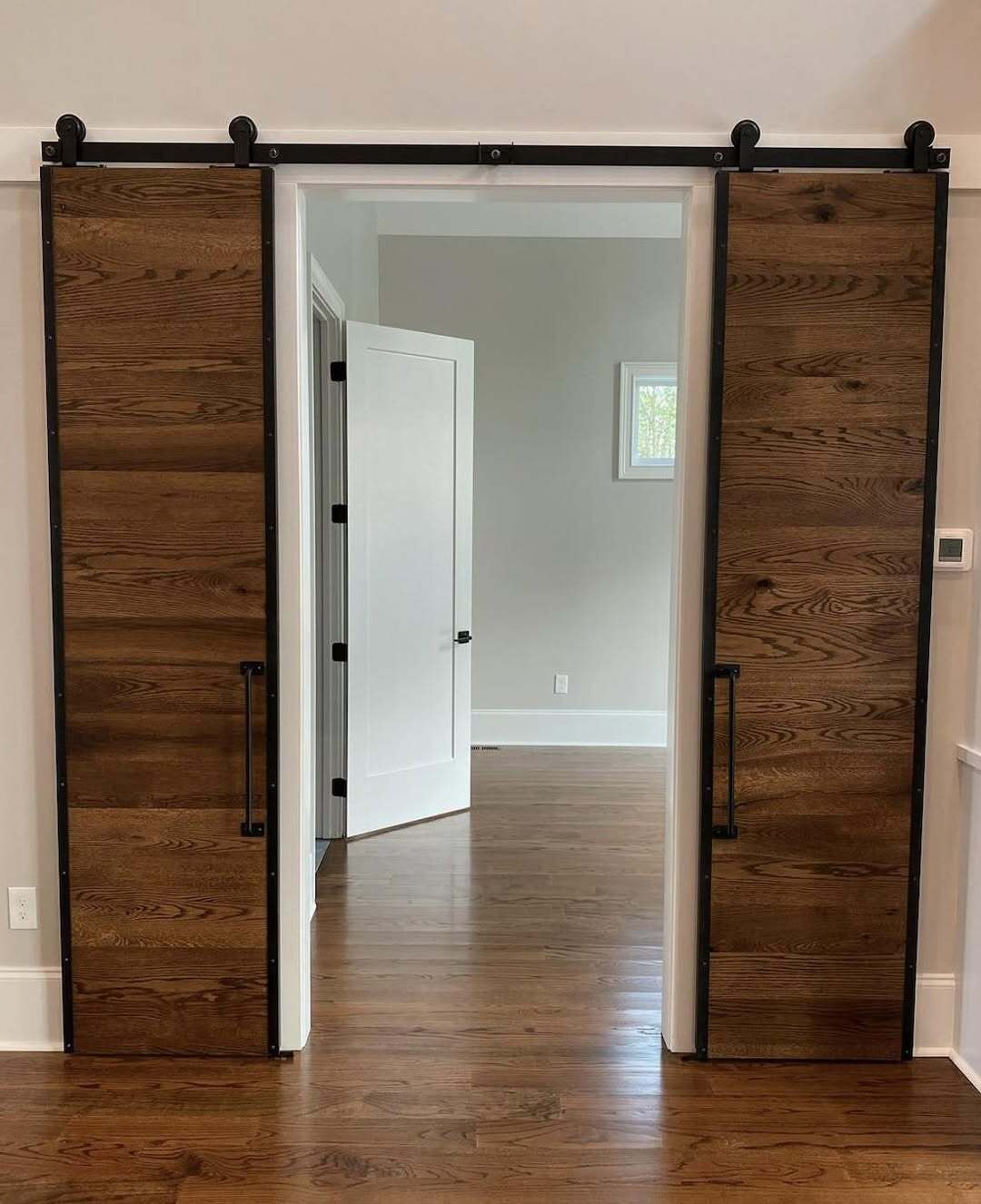 Раздвижные двери из массива 