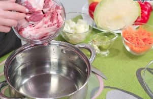 Приготовление щей из свежей капусты с болгарским перцем: шаг 1