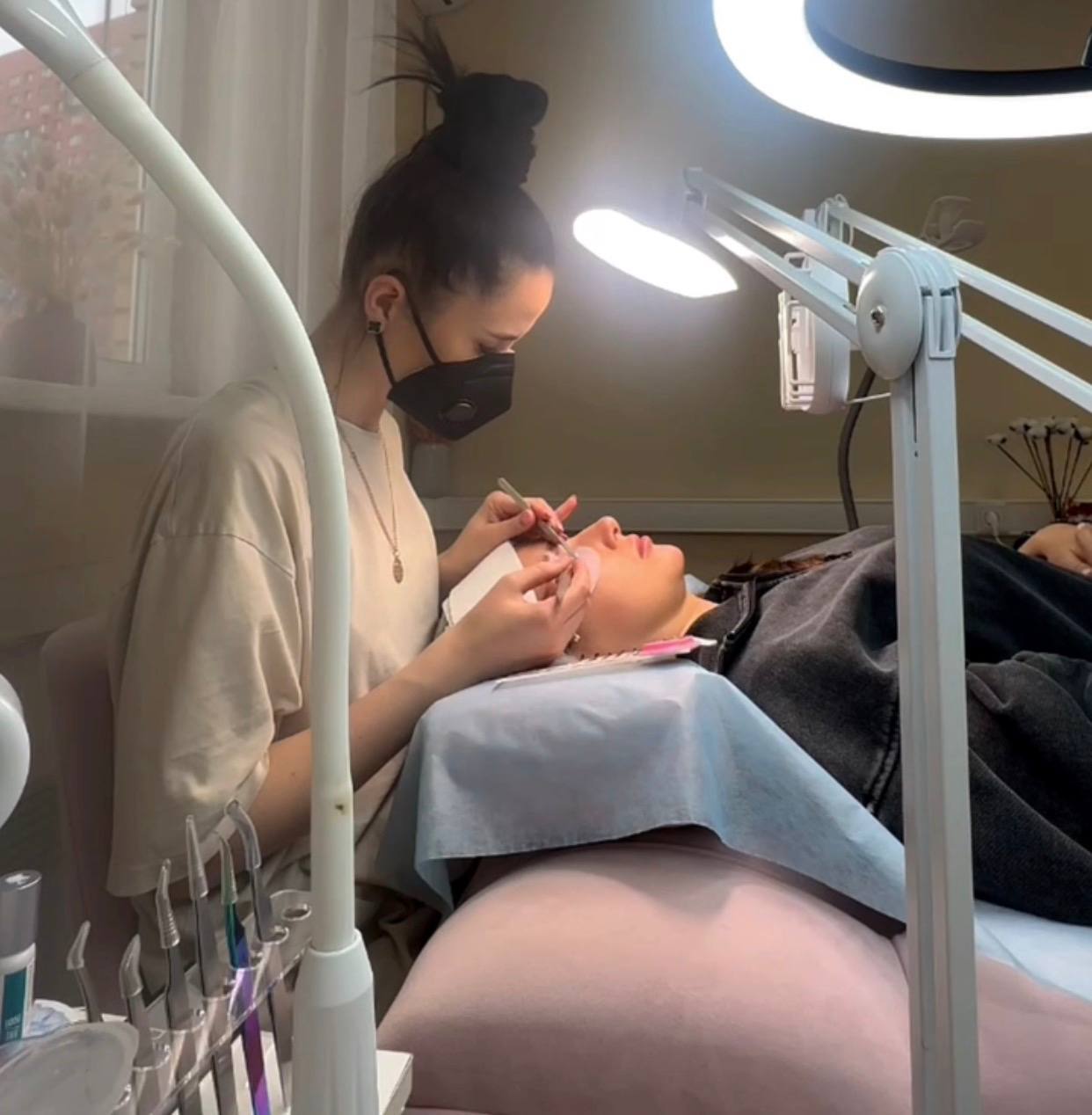 Мастер по ресницам 