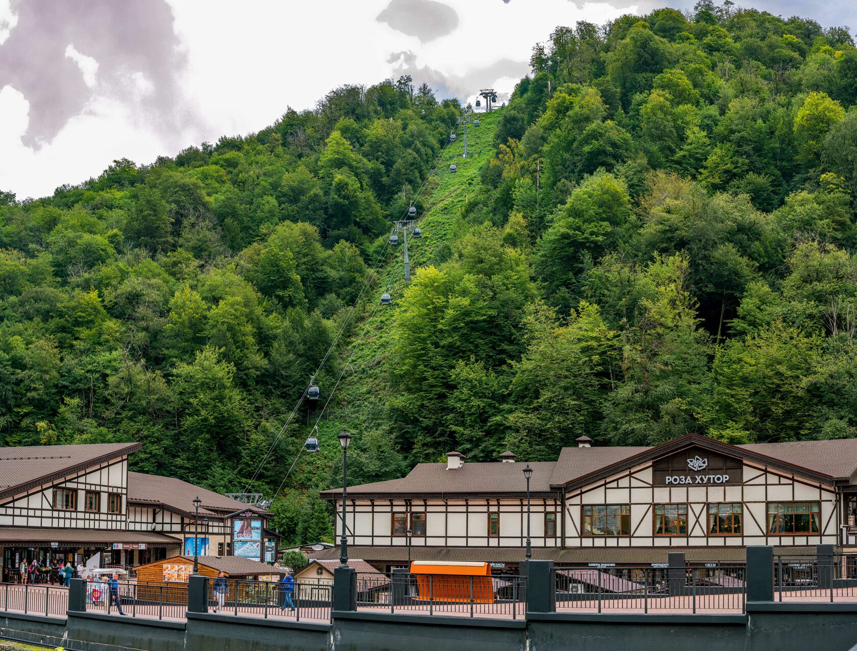 Отель плаза красная поляна. Гала Плаза красная Поляна. Hills Polyana Hotel Spa. Гала Плаза Сочи частный сектор.