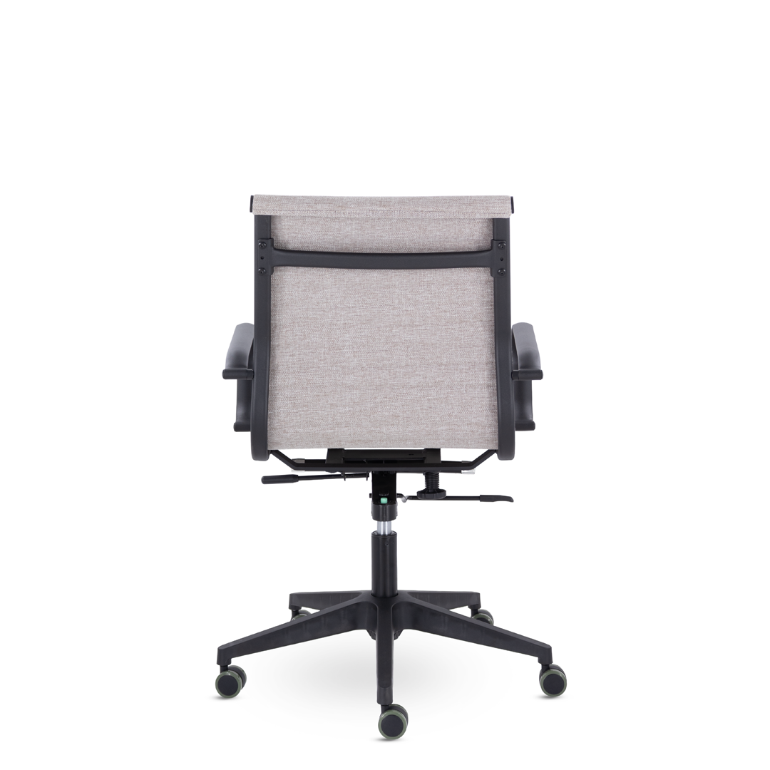 Кресло для работы за компьютеров в офисе и дома