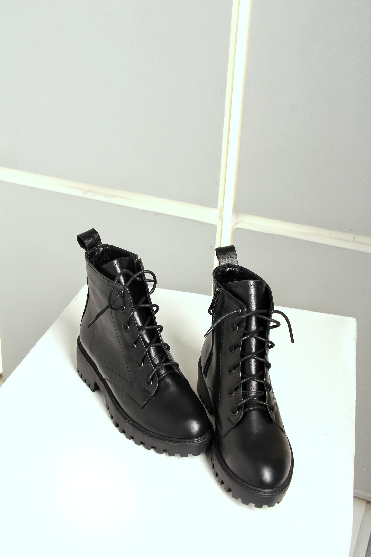 Короткие классические берцы BLACK celvins shoes