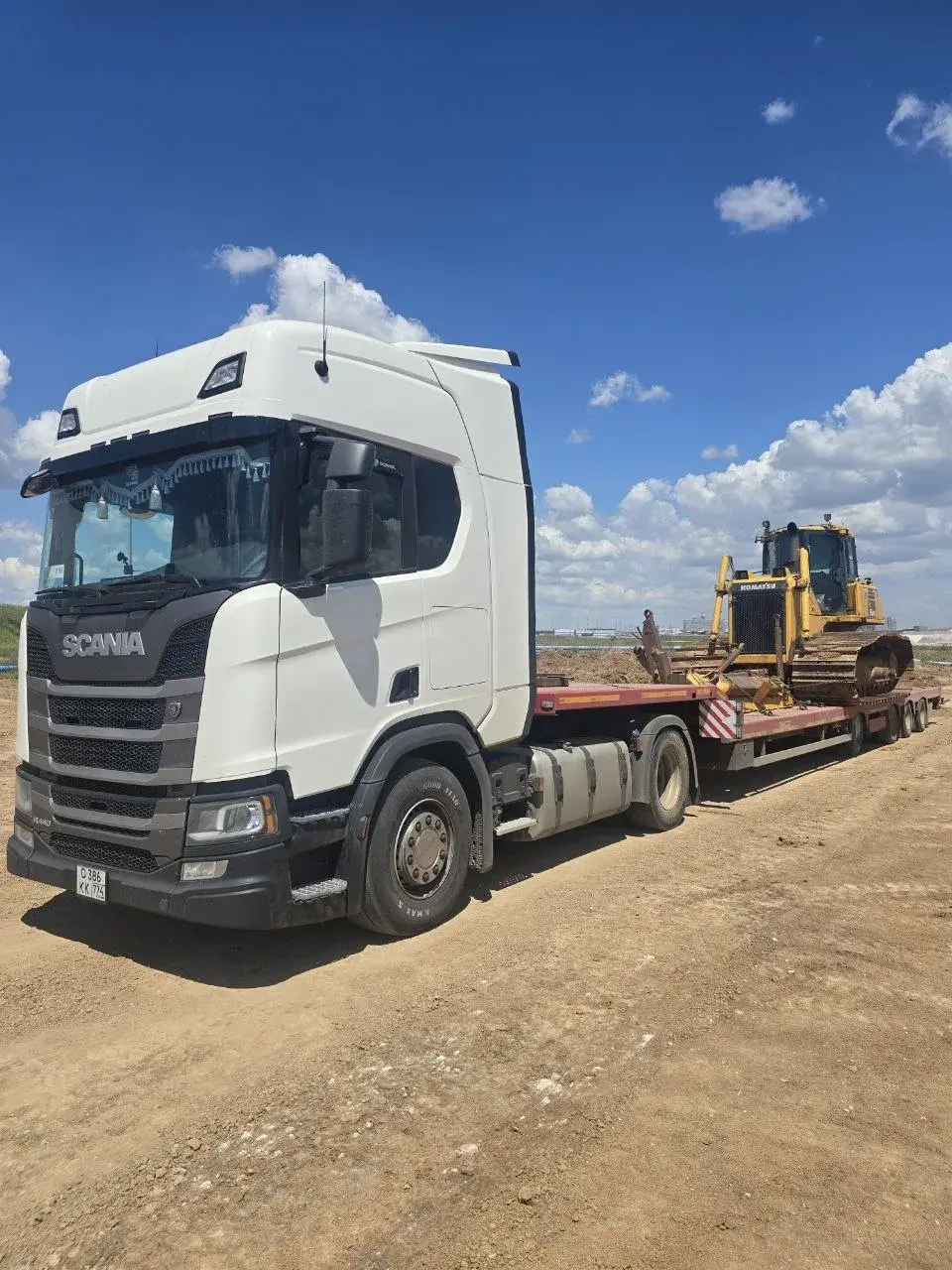 Scania с бульдозером