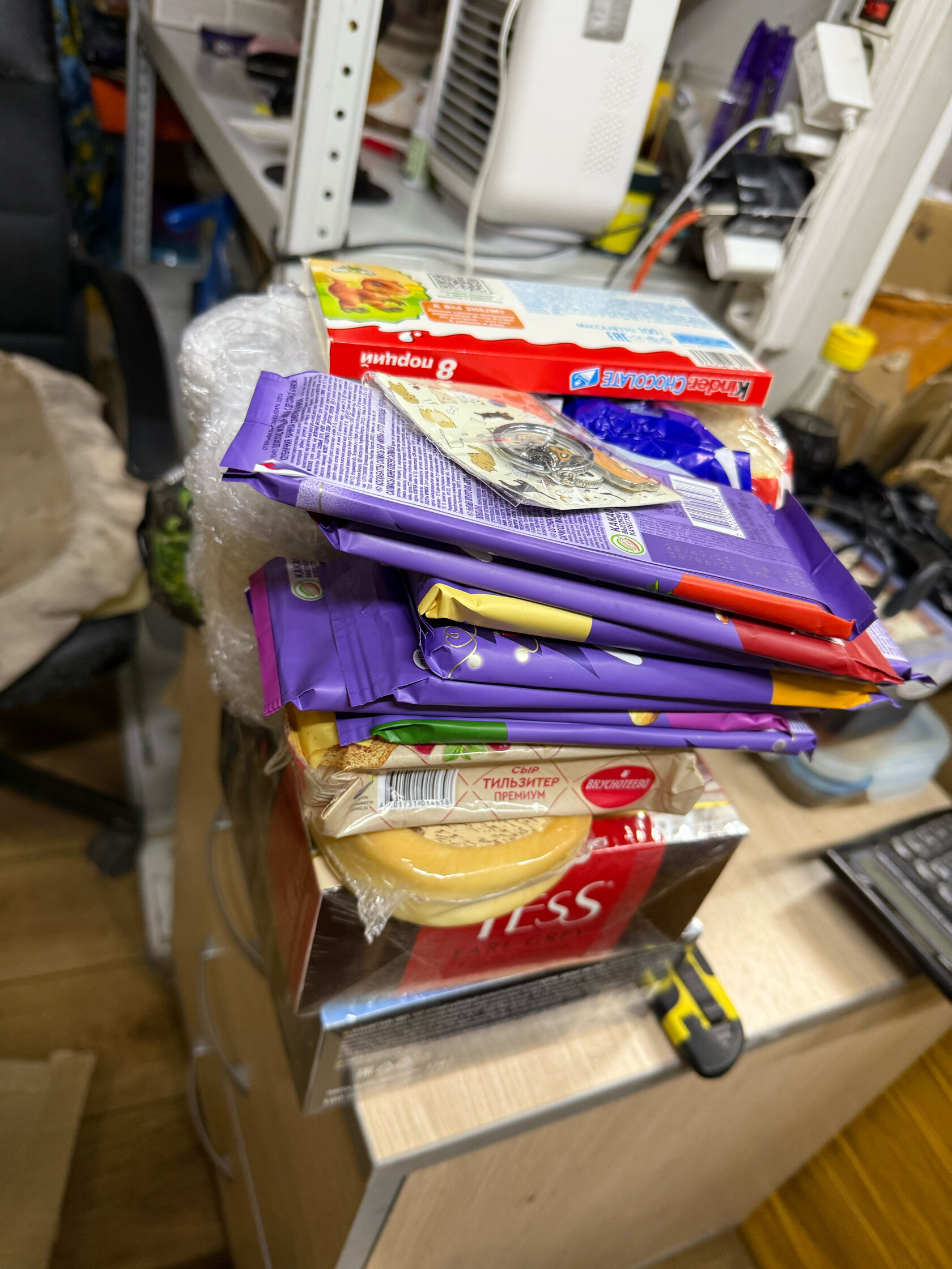 Упаковка посылки с продуктами