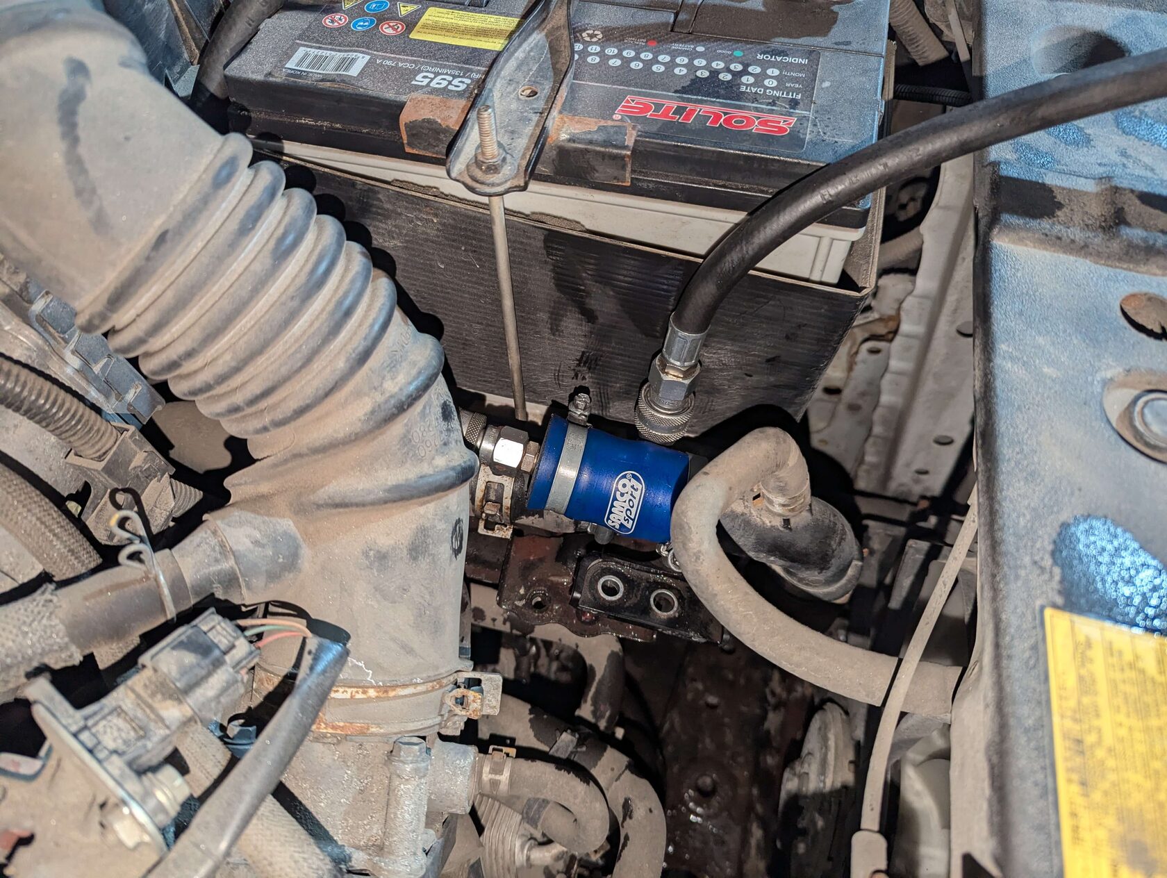 Подключаем станцию по аппаратной замене антифриза к верхнему патрубку Lexus