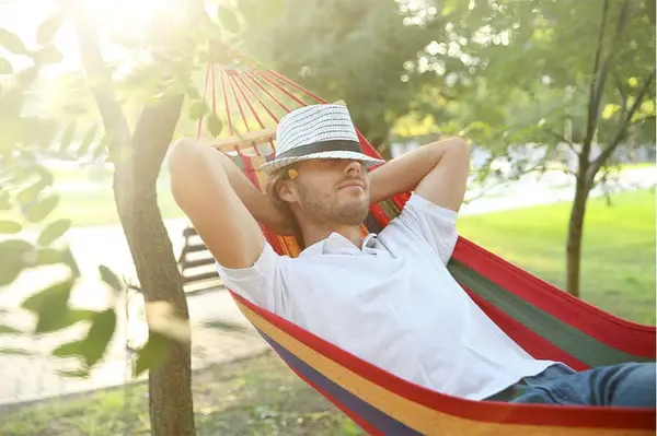 https://www.hammockuniverse.com/cdn/shop/articles/Hammock-Universe-Blog-Featured-Image-Top-5-Wellness-Benefits-of-Relaxing-in-a-Hammock-1_600x.jpg?v=1735843466