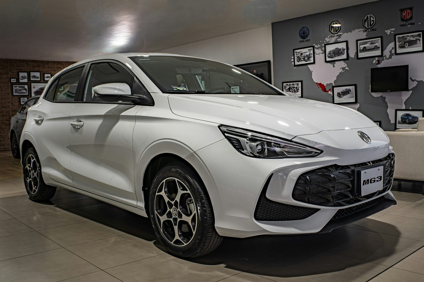 Chery Arrizo 5 Plus белый седан 2024