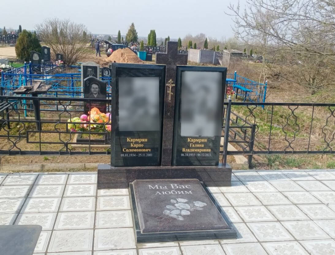 комплекс памятников на могилу из гранита