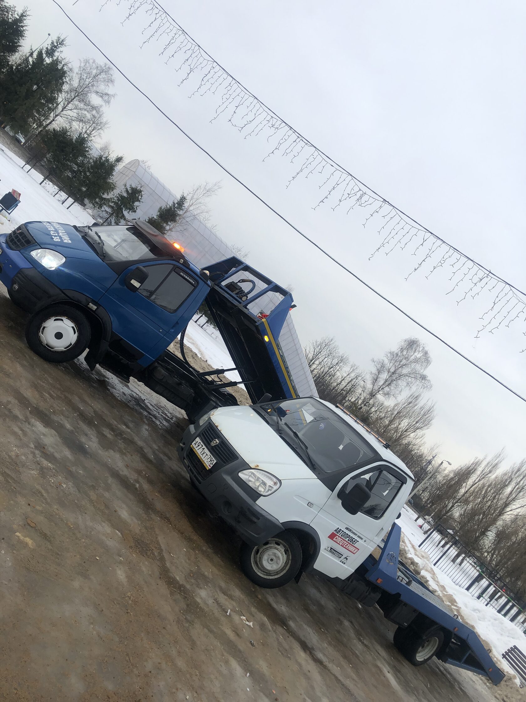 Погрузка и фиксация автомобиля на эвакуаторе
