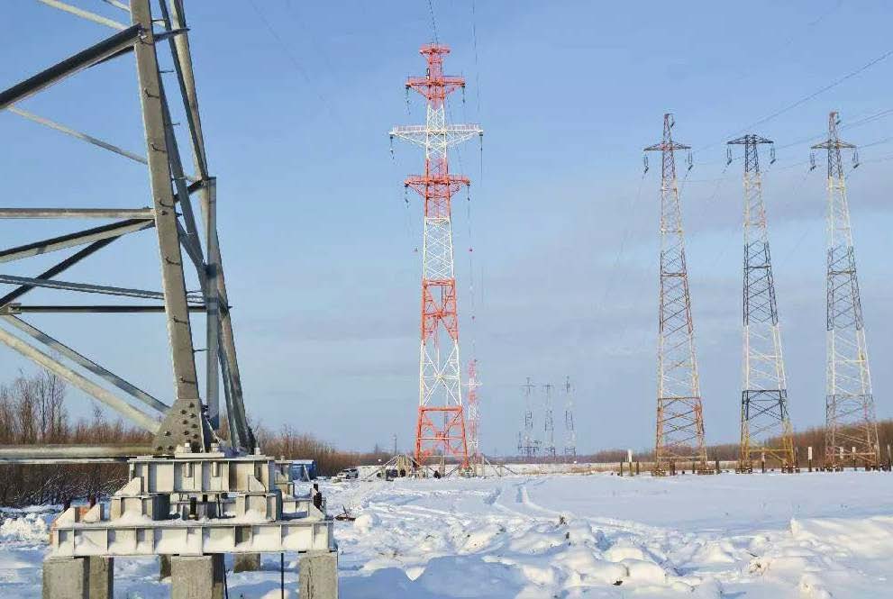 Металлические опоры ВЛ 110 кВ через протоку Южной Оби