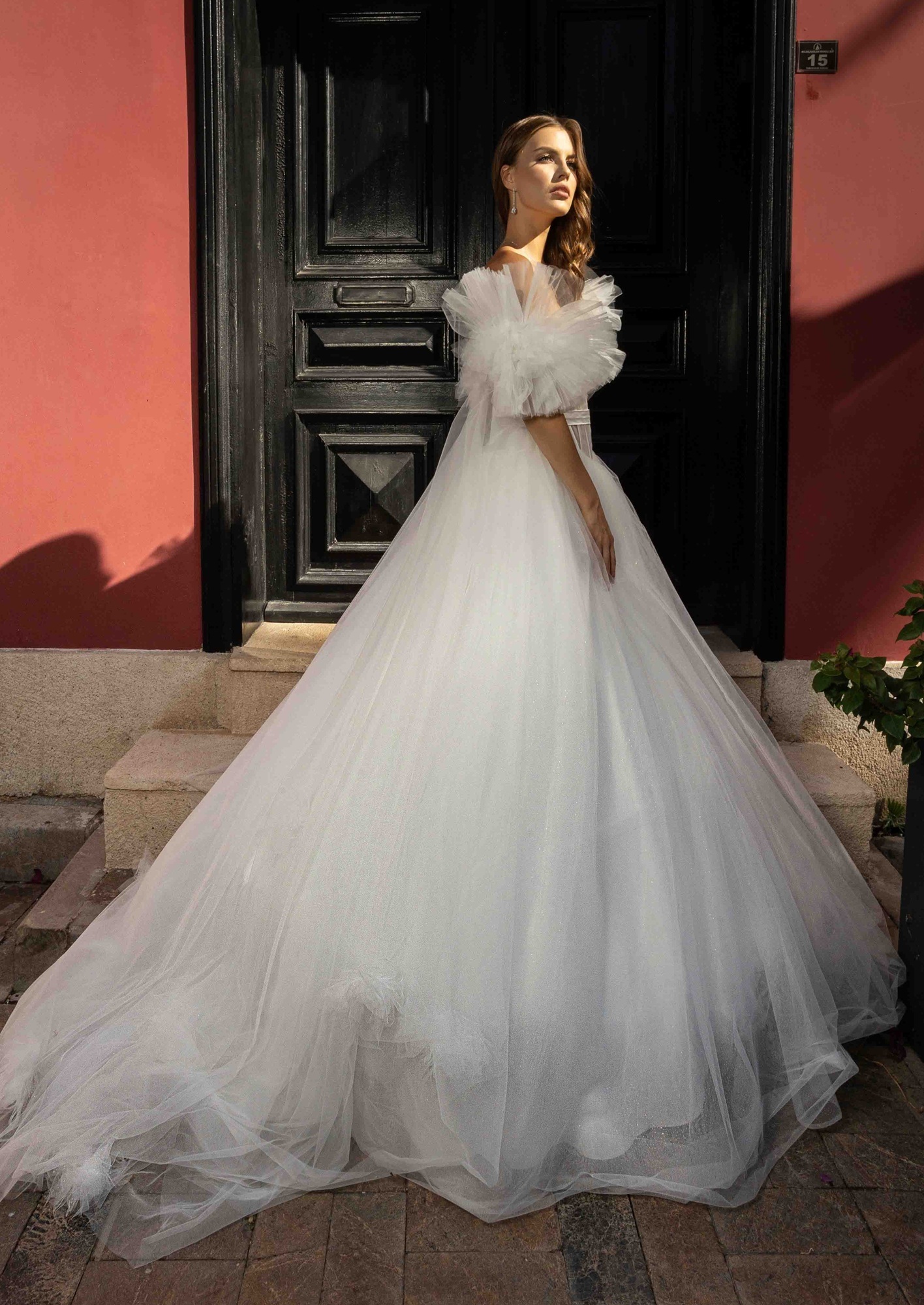 Свадебное платье с кейпом Батайск прокат