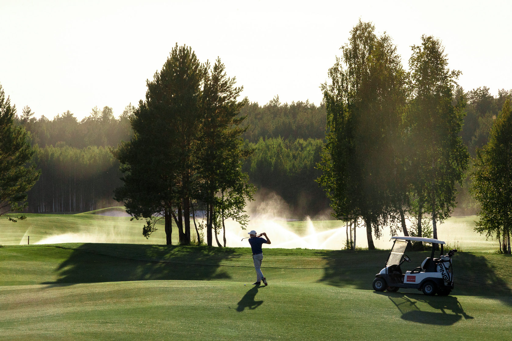 Гольф поле. Pine Creek Golf Resort Екатеринбург. Пайн крик гольф клуб Екатеринбург. Гольф поле Новогорск. Гольф клуб «Pine Creek Golf Resort».