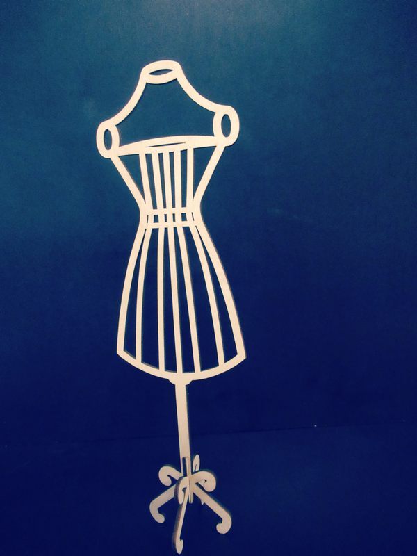 Манекен для хранения одежды кукол