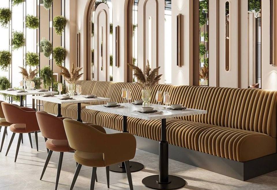 Интерьер ресторана с современной мебелью HoReCa
